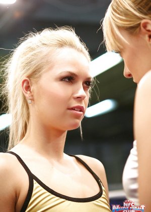 Кошачья драка - любимое занятие лесбиянок Эшли и Алексы Уайлд