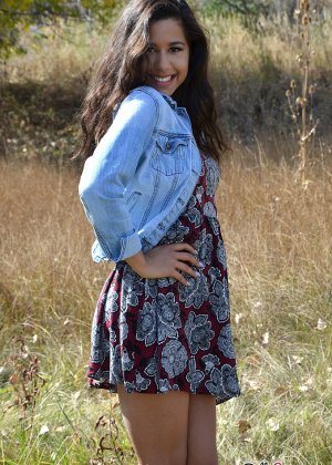 Рыжая школьница Ната Оушен получает сперму в жопе после секса с учителем